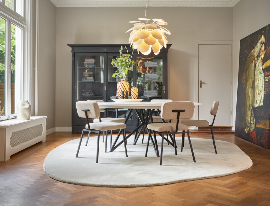 Luxury carpets for designers, architects & homes. Silk-effect, wool & flat weaves. Bespoke rugs & free samples. Ideal for residential & commercial spaces.